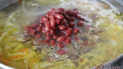 щи с фасолью на курином бульоне