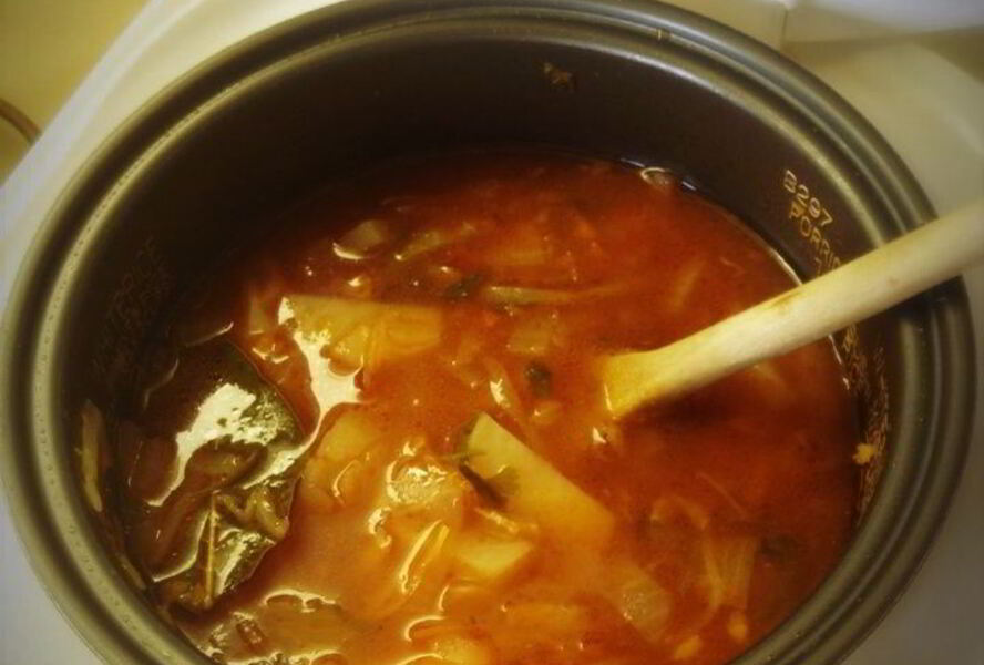 Щи с кислой капустой в мультиварке