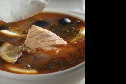 Рыбная солянка с кальмарами