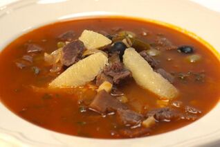 Сборная солянка на говяжьем бульоне