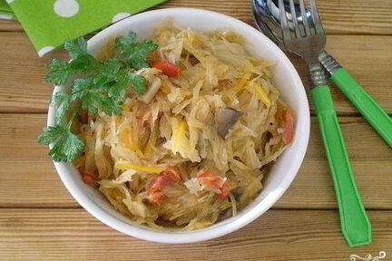 Солянка с грибами и капустой