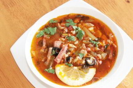 Солянка с колбасой