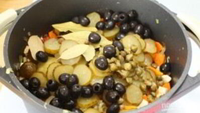 солянка с копченой колбасой