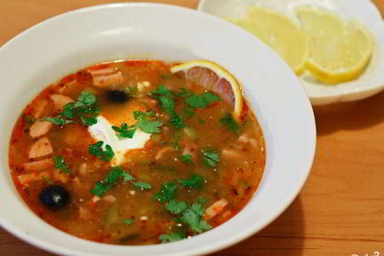 Солянка с копченостями