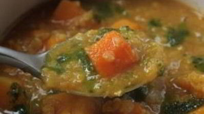 суп из сквоша и чечевицы с кориандровым маслом