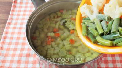 суп-пюре из черешкового сельдерея с крапивой