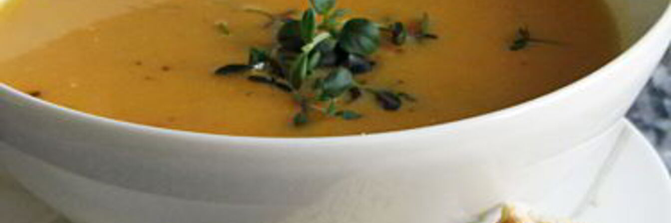 Суп-пюре из запеченной тыквы и томатов