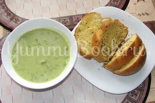 Суп-пюре из зеленого горошка и ароматный хлеб с травами