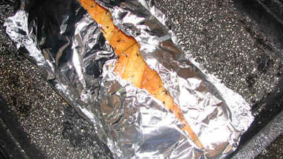 суп-пюре из зеленого горошка и ароматный хлеб с травами