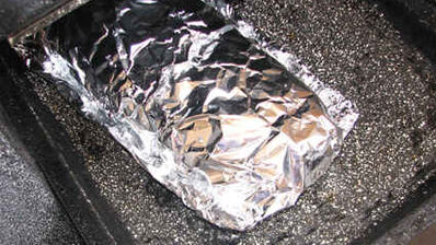 суп-пюре из зеленого горошка и ароматный хлеб с травами