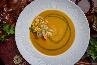 Тыквенный суп пюре и скрэмбл с креветкой