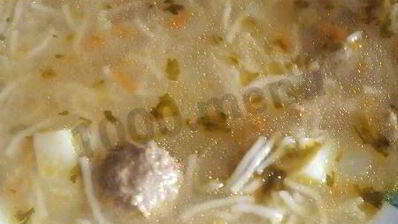 суп с фрикадельками и вермишелью и картошкой