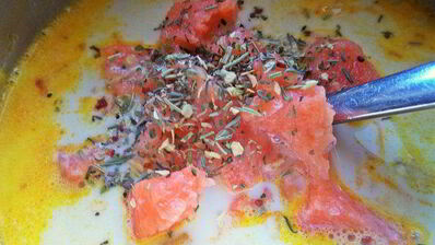 сырный суп с лососем и рисом