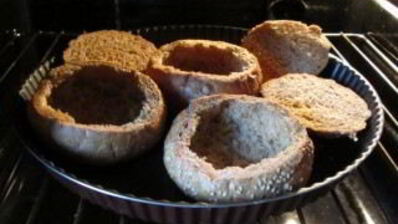 сырный суп в хлебе