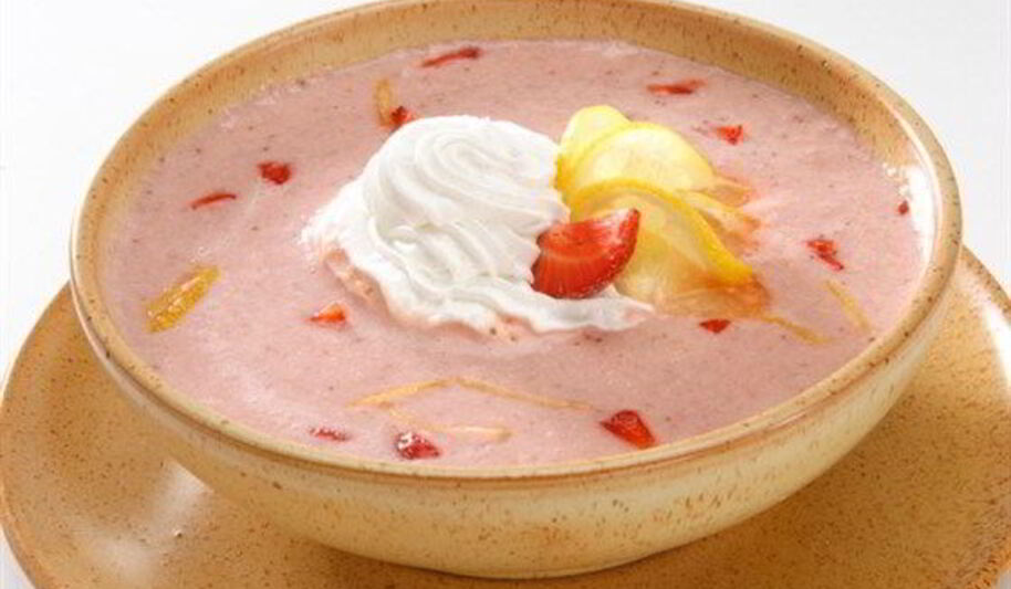 Рецепт ягодного супа с ванильным мороженым