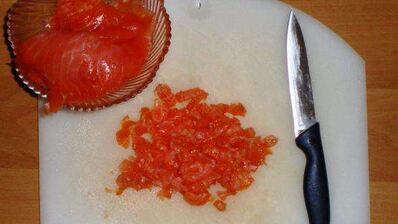 блинчики crepes с начинкой из копченого лосося