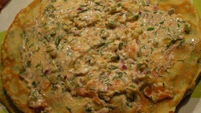 блинчики crepes с начинкой из копченого лосося