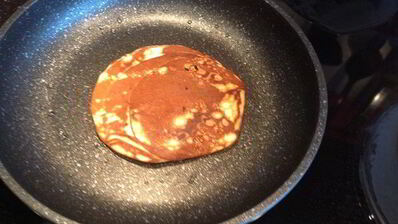 панкейки с черной смородиной