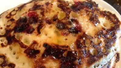 панкейки с черной смородиной