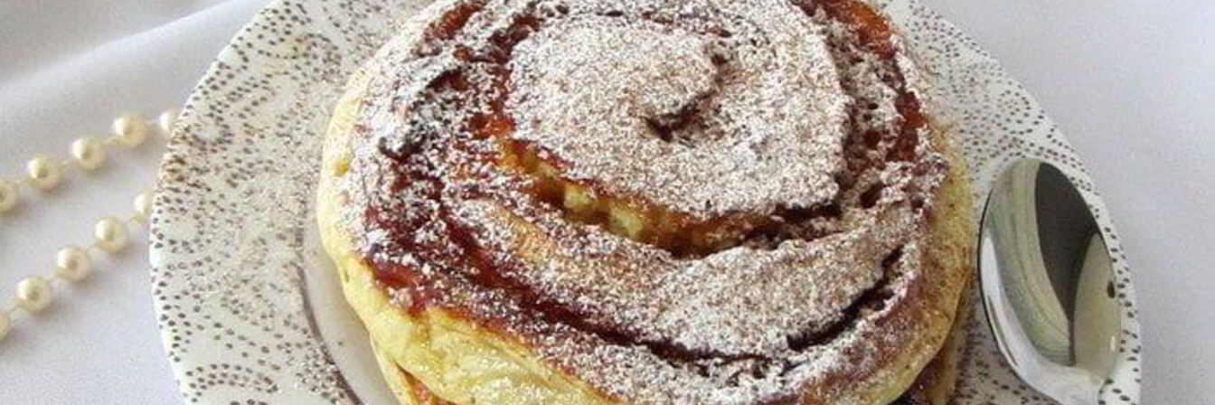 Праздничные панкейки с корицей и карамелью