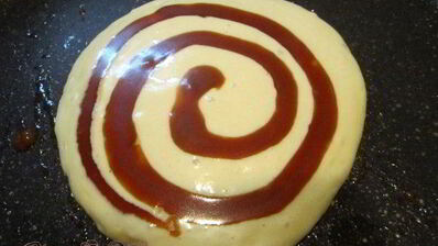 праздничные панкейки с корицей и карамелью