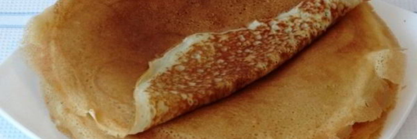 Простые дрожжевые блины на молоке