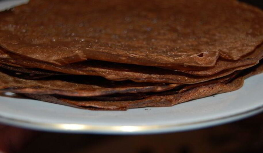 Рецепт шоколадных блинов к масленице