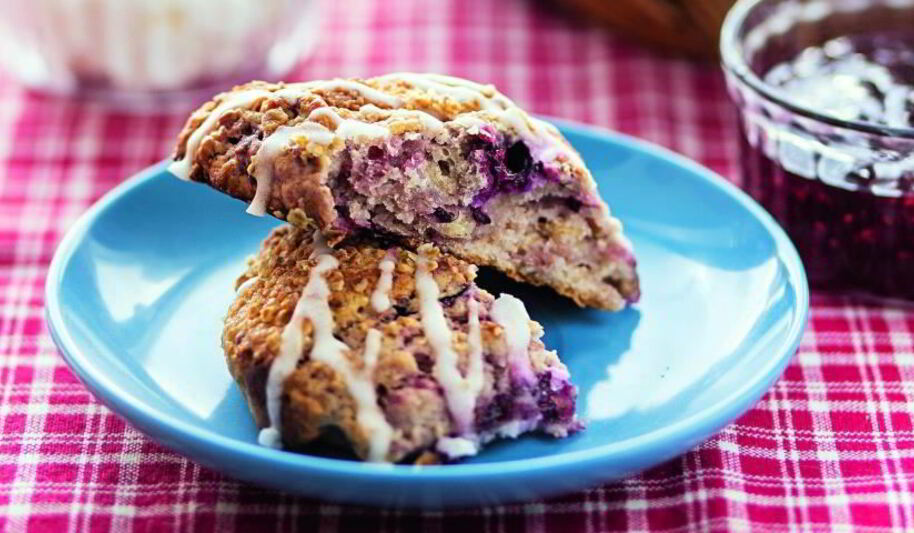 Рецепт булочек с овсянкой, медом и ягодами