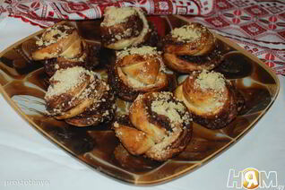 Булочки с шоколадом, орехами и посыпкой