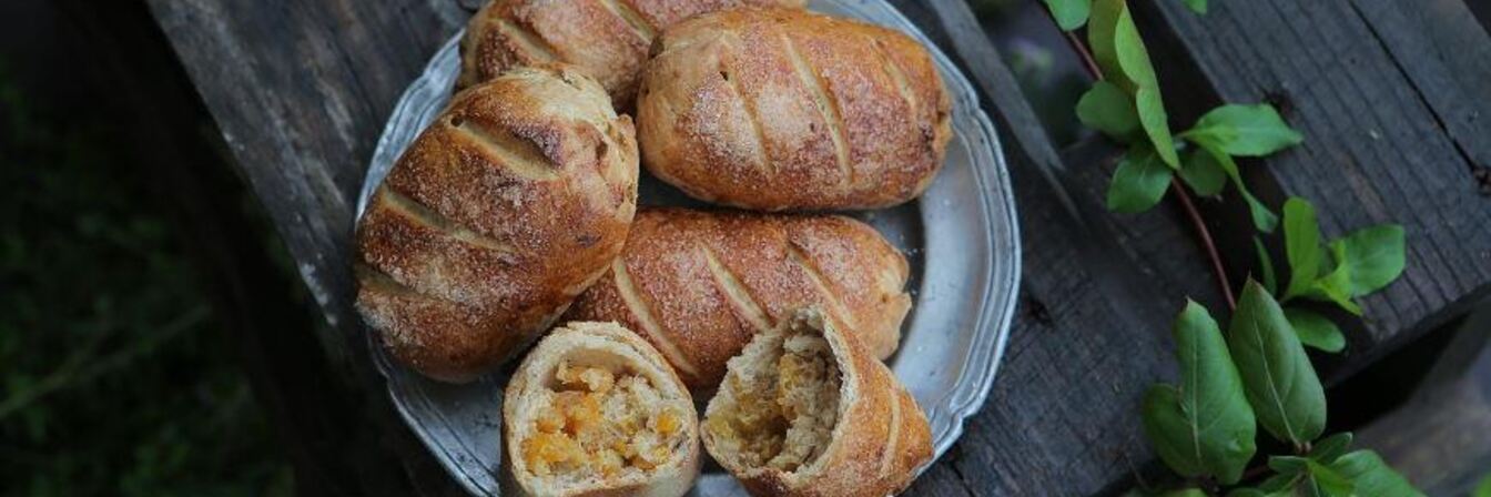 Булочки с сухофруктами