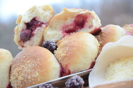 Булочки с вишней