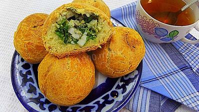 булочки с яйцами и зеленью на простокваше