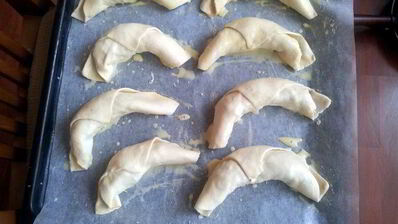 греческие круассаны с брынзой и шпинатом