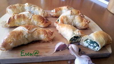 греческие круассаны с брынзой и шпинатом