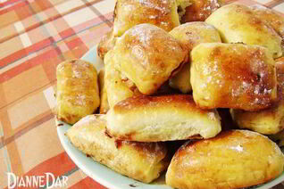 Плюшки дрожжевые с джемом