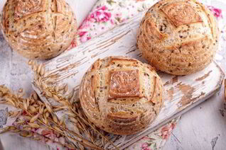 Цельнозерновые булочки с семенами льна на закваске