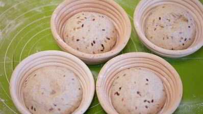 цельнозерновые булочки с семенами льна на закваске