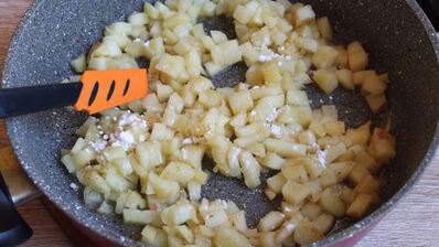 ватрушки с яблочной начинкой и штрейзелем