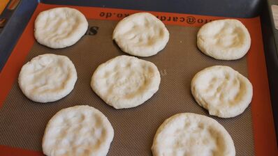 ватрушки с яблочной начинкой и штрейзелем