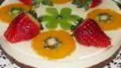 чизкейк без выпечки с сыром маскарпоне, клубникой и фруктами