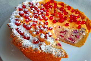 Нежный малиновый чизкейк с хрустящей корочкой