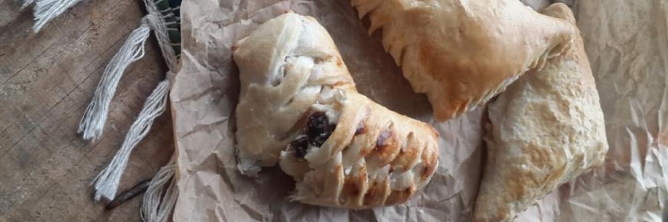 Домашняя выпечка с приваренной ягодой