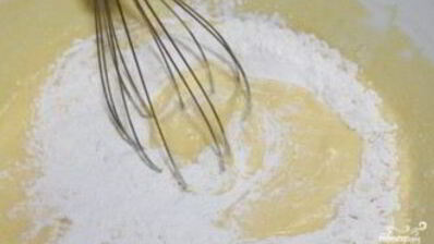 кекс с изюмом и орехами