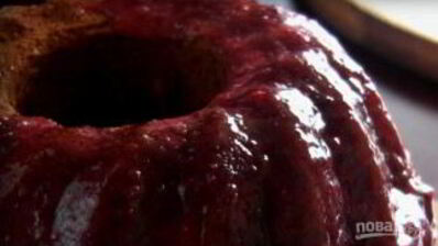 клубничный кекс с шоколадной глазурью