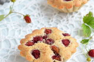 Миндальные кексики с земляникой