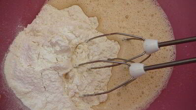 пряный кекс с вяленой клюквой, курагой и орехами