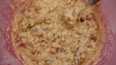 пряный кекс с вяленой клюквой, курагой и орехами