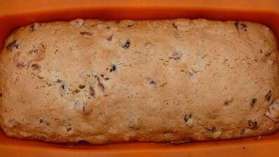 пряный кекс с вяленой клюквой, курагой и орехами