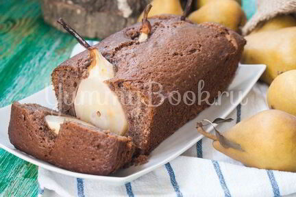Шоколадный кекс с грушами