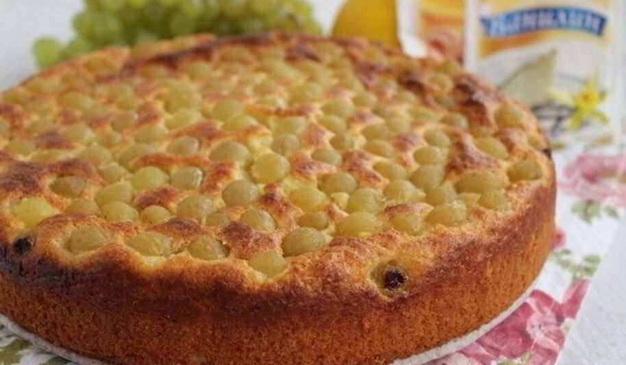 Рецепт творожного кекса с виноградом